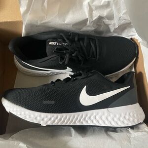 Nike Revolution 5 Men’s Running Shoes- Size 10.5- NEW IN BOX